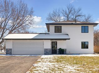1175 Lilac Cir, Victoria, MN 55386