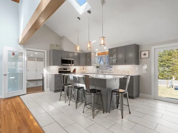 16 Alden Ter, Plymouth, MA 02360