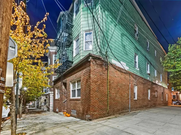 123 47th Street image 2 of 26