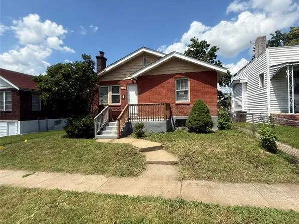 1215 Gruner Pl, Saint Louis, MO 63133