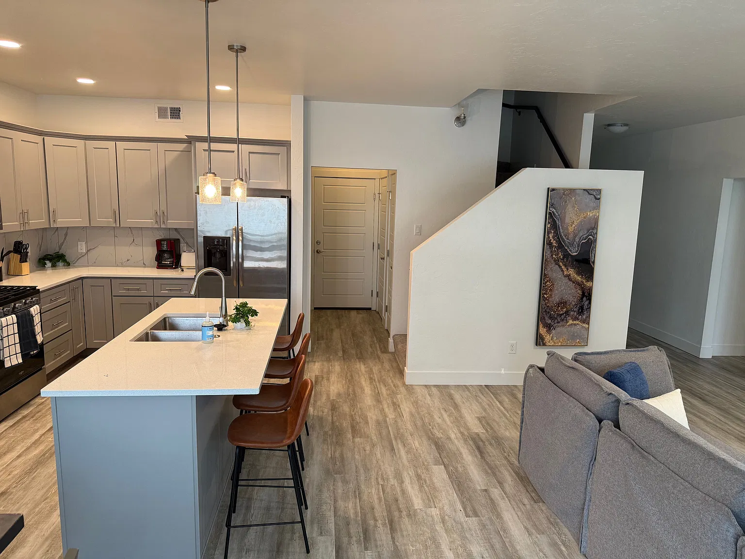 3 bed, 2.0 bath, 1782 sqft, $3,750 — Photo 2