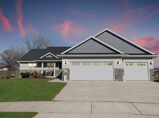5117 N Applebend Dr, Appleton, WI 54913