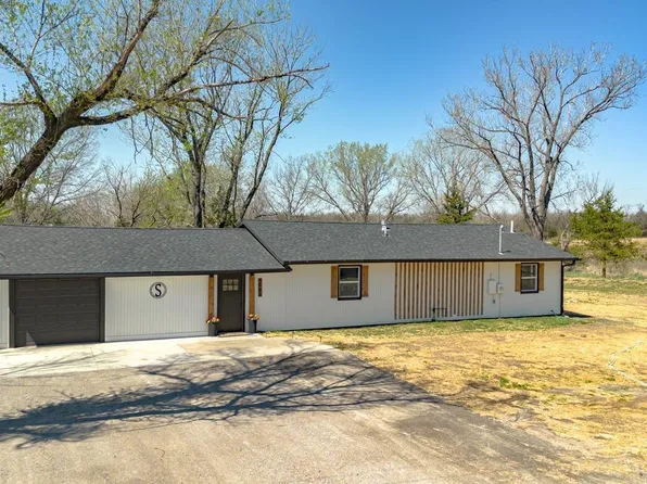 3985 43rd St, Meriden, KS 66512