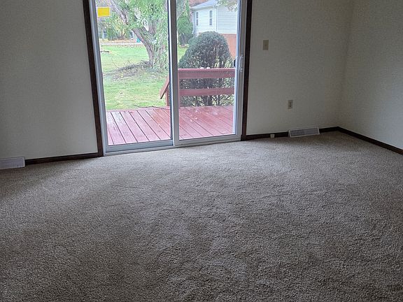 5th image of 303 Barker St