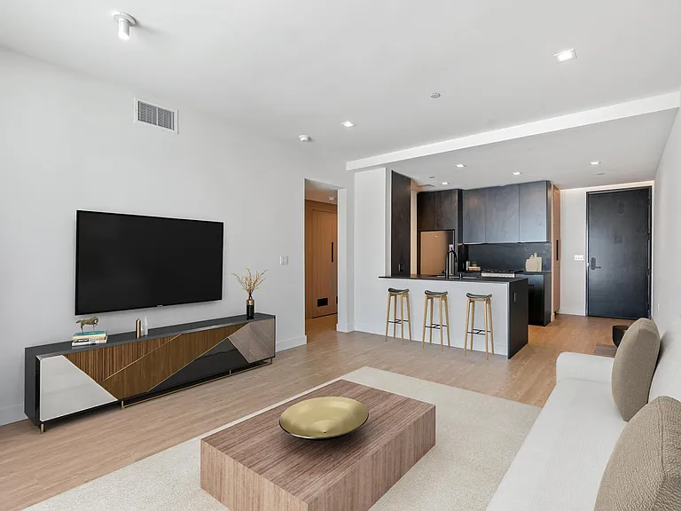 Venue Residences — Photo 98