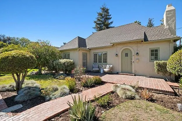 3 bed, 1049 sqft, $6,850 — Photo 1