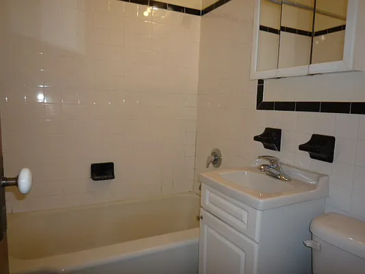 Rented by New Yorker Realty | media 19