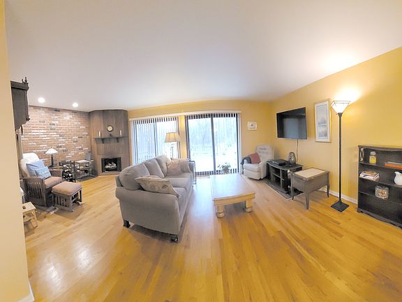 3rd image of 15 Sorrento Dr