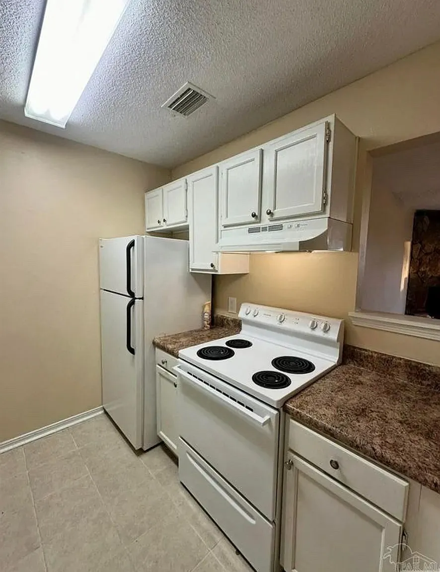 2 bed, 1000 sqft, $1,400 — Photo 3