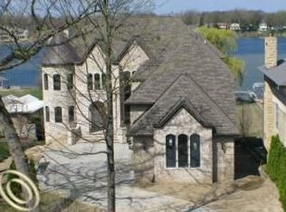 2573 Leroy Ln, West Bloomfield, MI