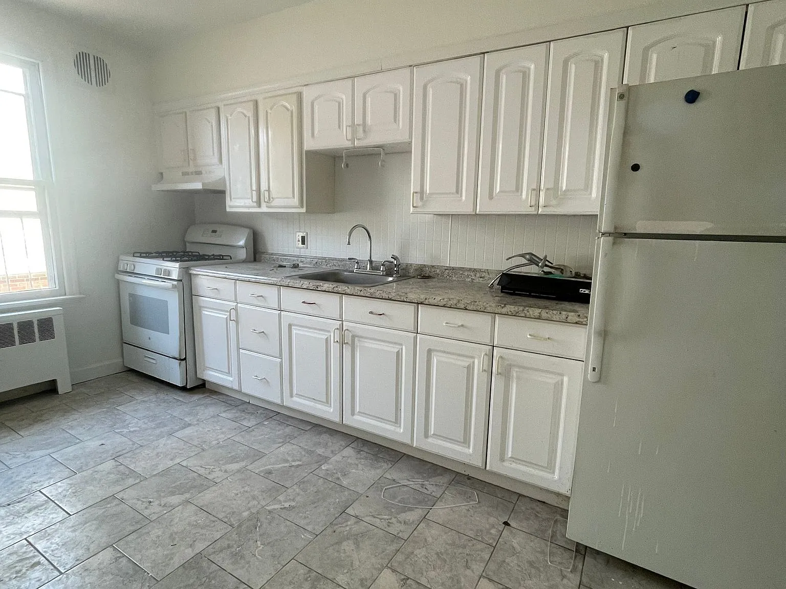 2 bed, 800 sqft, $2,000 — Photo 1
