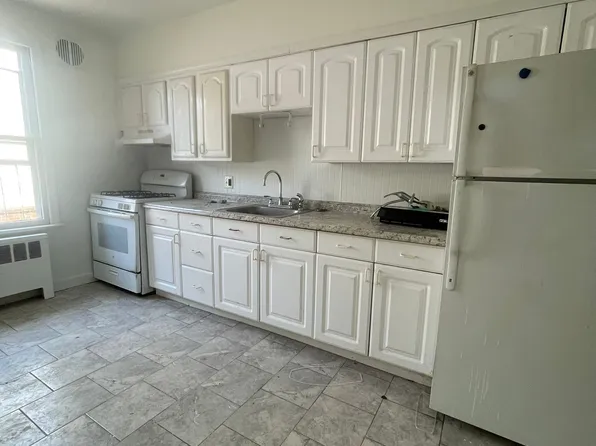119 Hobart Ave Floor 3, Bayonne, NJ 07002