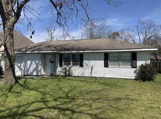 2710 Azalea Ln, Groves, TX 77619