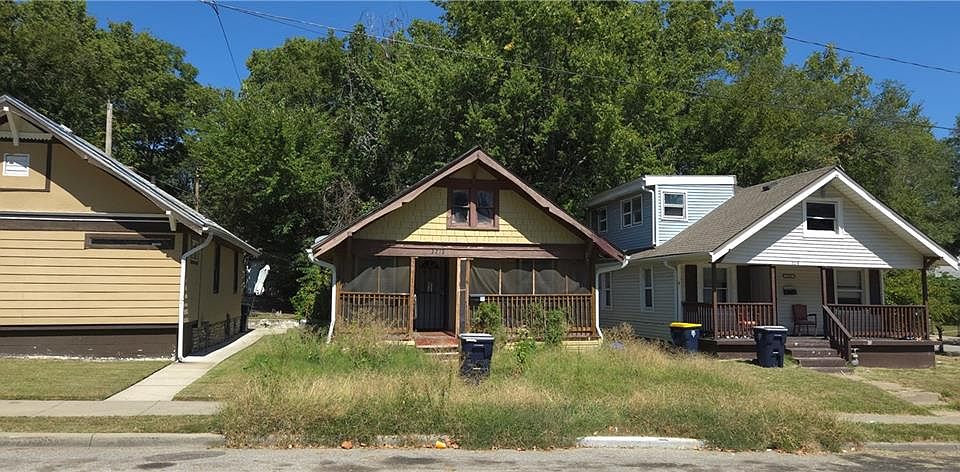 2nd image of 2212 E 42nd St