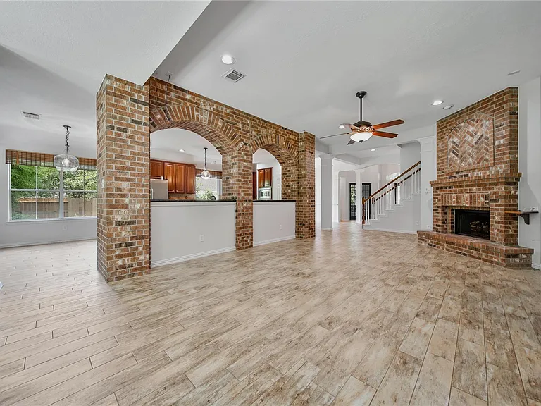 14 Beauty Bower Pl — Photo 13