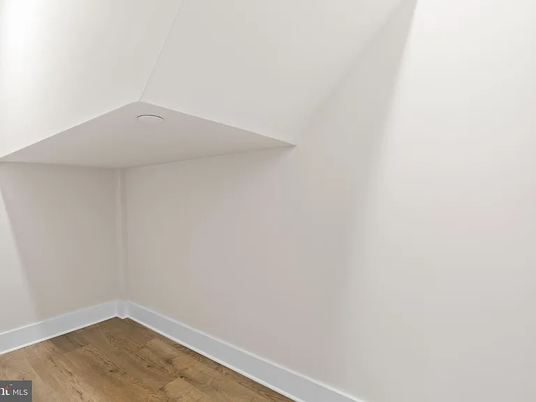 30 W Broad St #5 — Photo 31