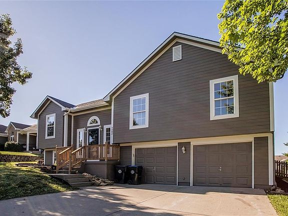 3rd image of 1302 Ridge Tree Ln