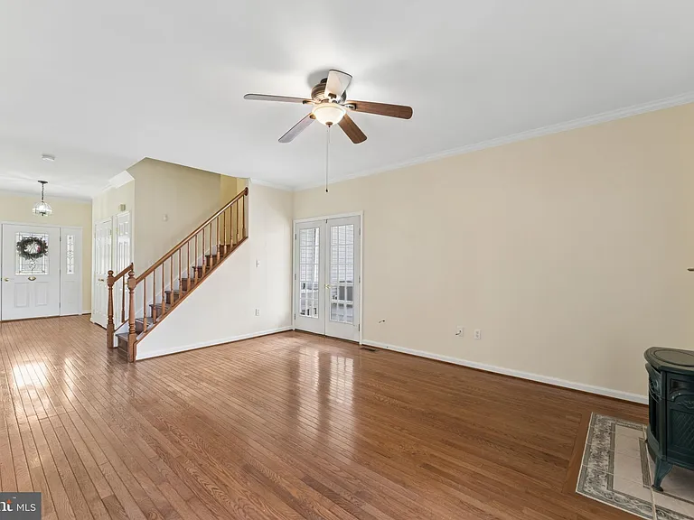 402 Linden Ave — Photo 8