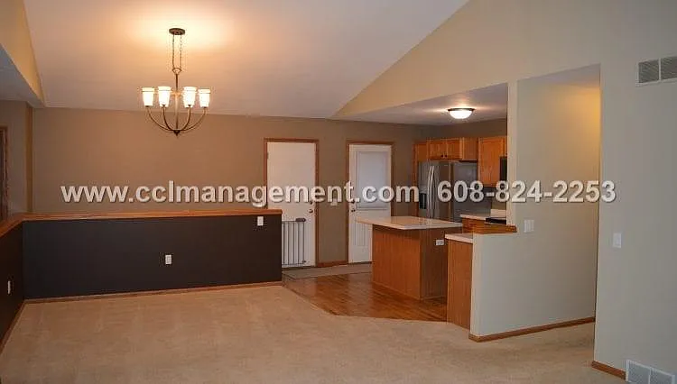 3 bed, $2,795 — Photo 2