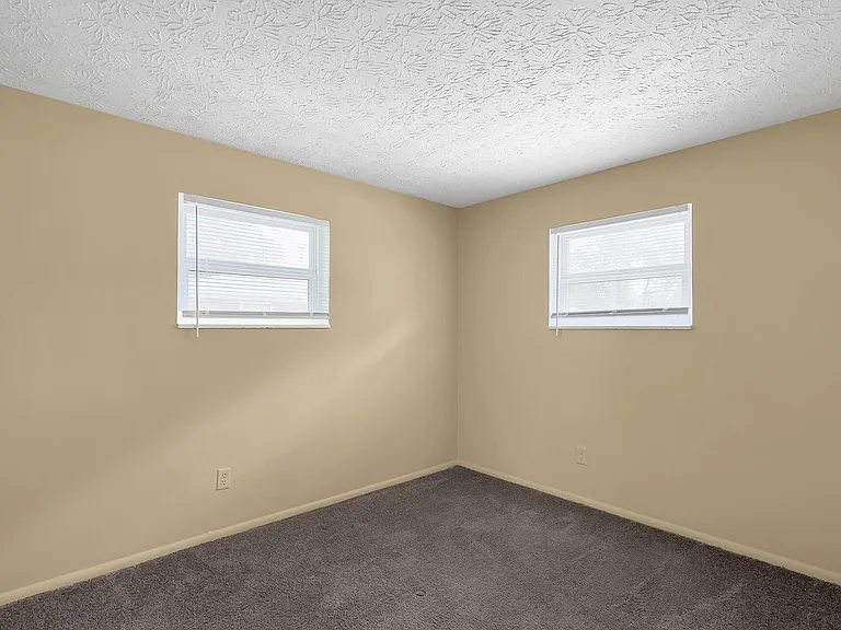 187 Currier Dr — Photo 15