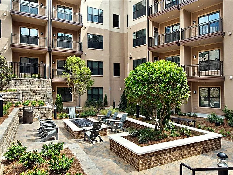 Radius West Midtown — Photo 15