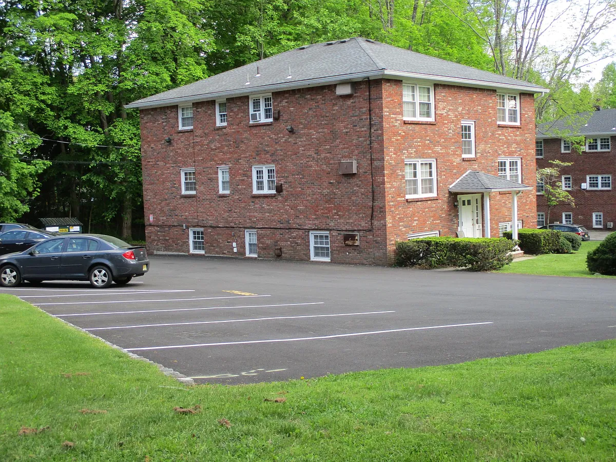 Building Photo - 15 Old Allamuchy Rd #4