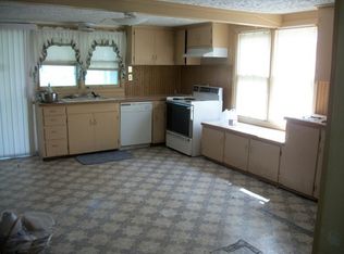 207 Kickapoo St, Hiawatha, KS 66434