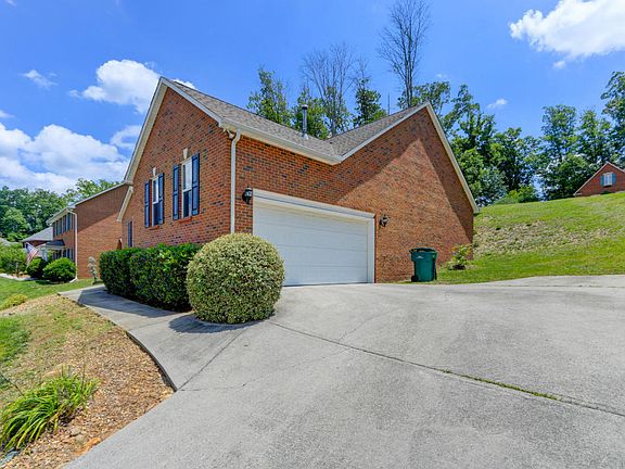 2nd image of 1562 Lewisbrooke Ln