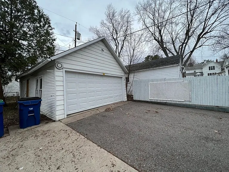 406 S 6th Ave — Photo 9