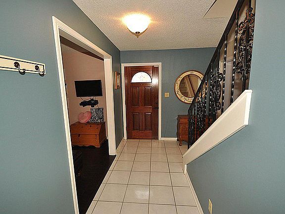 3rd image of 15614 Singapore Ln