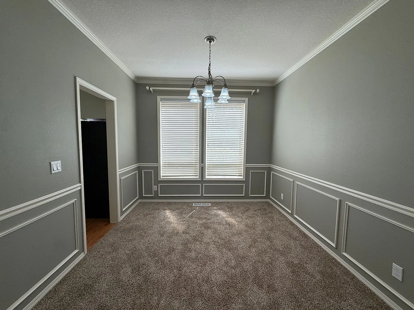 12540 NW Brimpton Court ~ Elegant Bethany Home with NEW Carpet & Fresh Paint — Photo 4