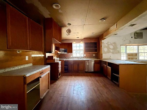 6th image of 1709 Emerson Ave