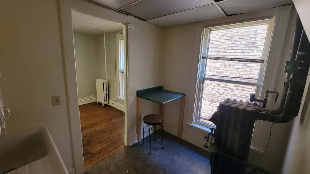 Building Photo - 1014 N Superior St #2