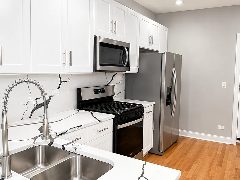 10919 S King Dr #2 — Photo 2