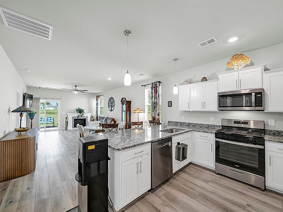 5th image of 253 Blue Valley Ct