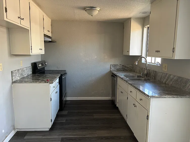 8922 N El Dorado St — Photo 2