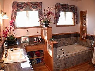 Guest bathroom 1