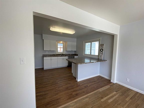 4th image of 810 Yvonne Dr