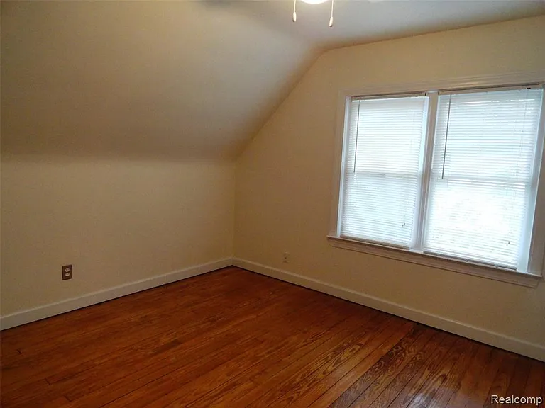 1726 Lyka St — Photo 17