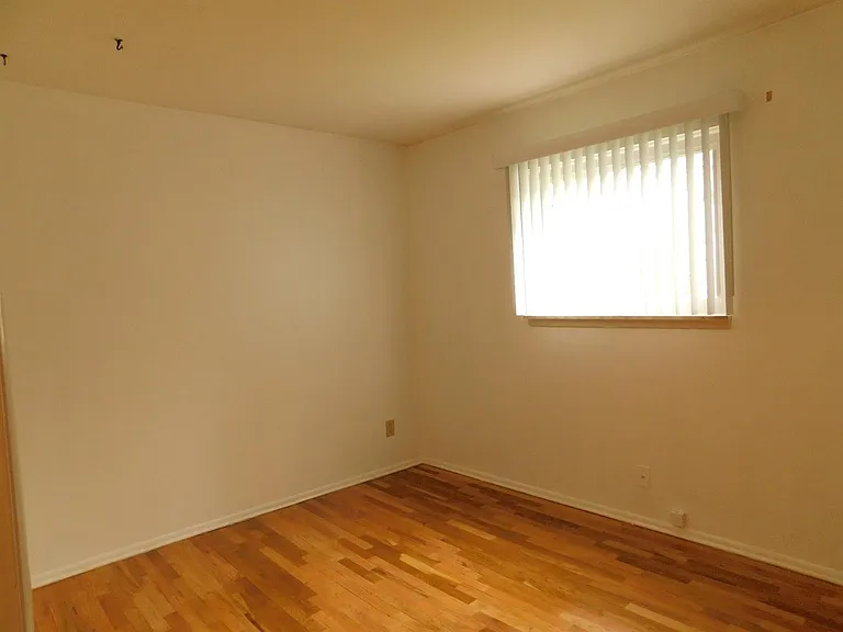 2831 Marshall St — Photo 6