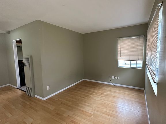 3rd image of 4434 Altadena Ave #4434