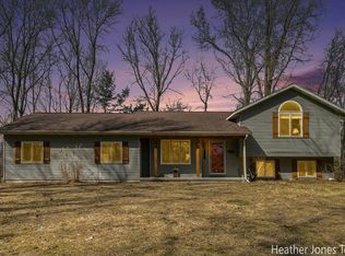 6569 White Pine Dr, Greenville, MI 48838