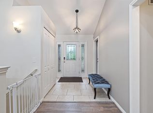 33494 Farmview Ln, Fraser, MI 48026