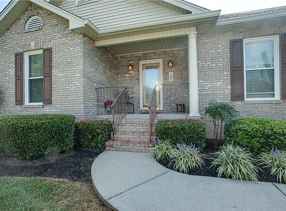 4th image of 1130 Pinehurst Dr