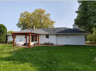 825 S 124th St, Brookfield, WI 53005