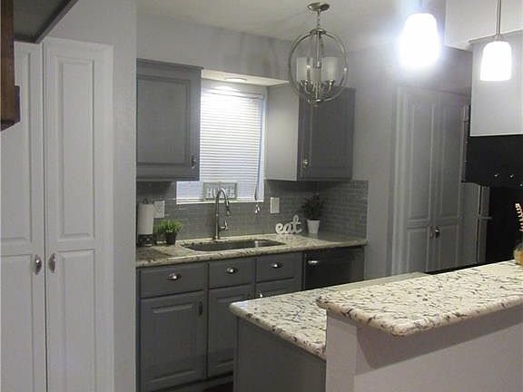 4th image of 12100 Melville Dr #908