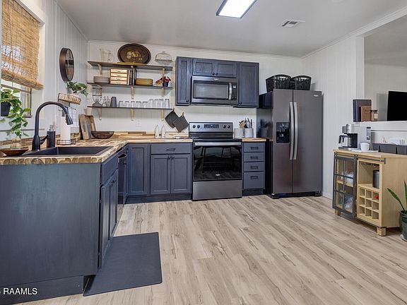 5th image of 821 Chemin Agreable Rd