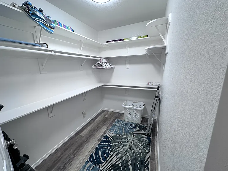 441 Moser Ave #B8 — Photo 10
