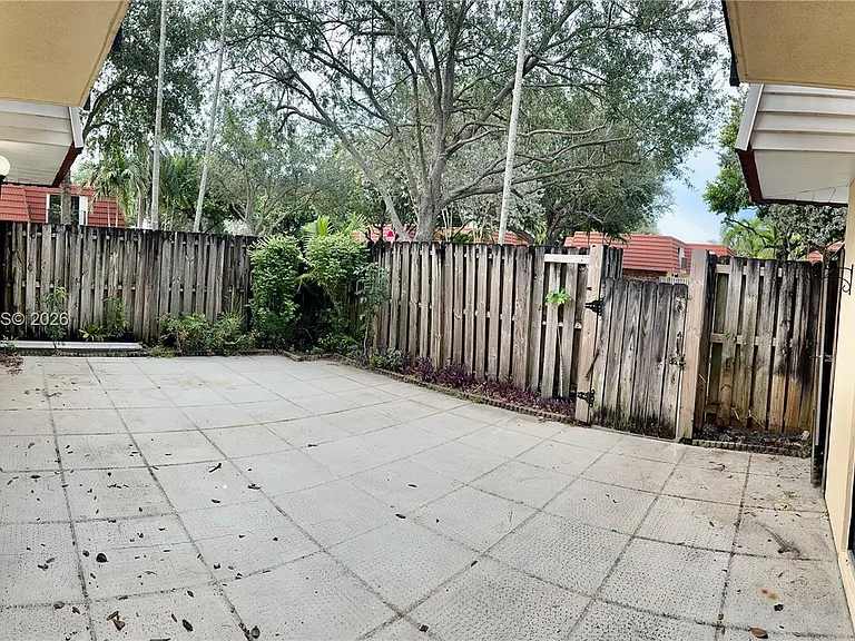 721 NW 99th Cir #721 — Photo 4