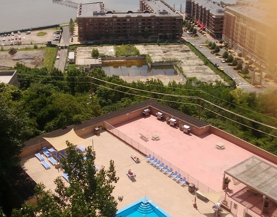 Pool w/NYC views